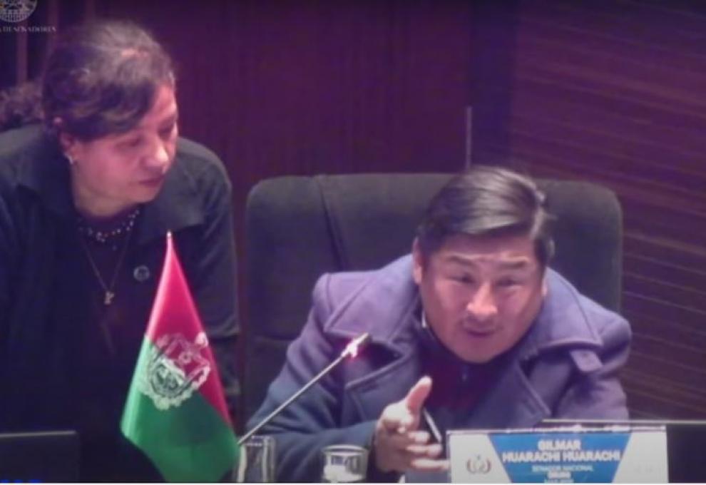 Senador del MAS Gilmar Huarachi en su intervención. Foto: Captura de video. 