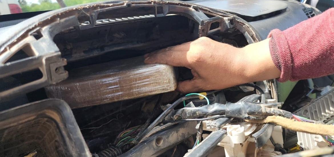 Policía encuentra paquetes de droga en un vehículo. Foto: Referencial.