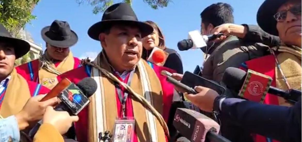 Ovidio Mamani, ejecutivo de los Ponchos Rojos de la provincia Omasuyos arcista. Foto: Captura de video. 