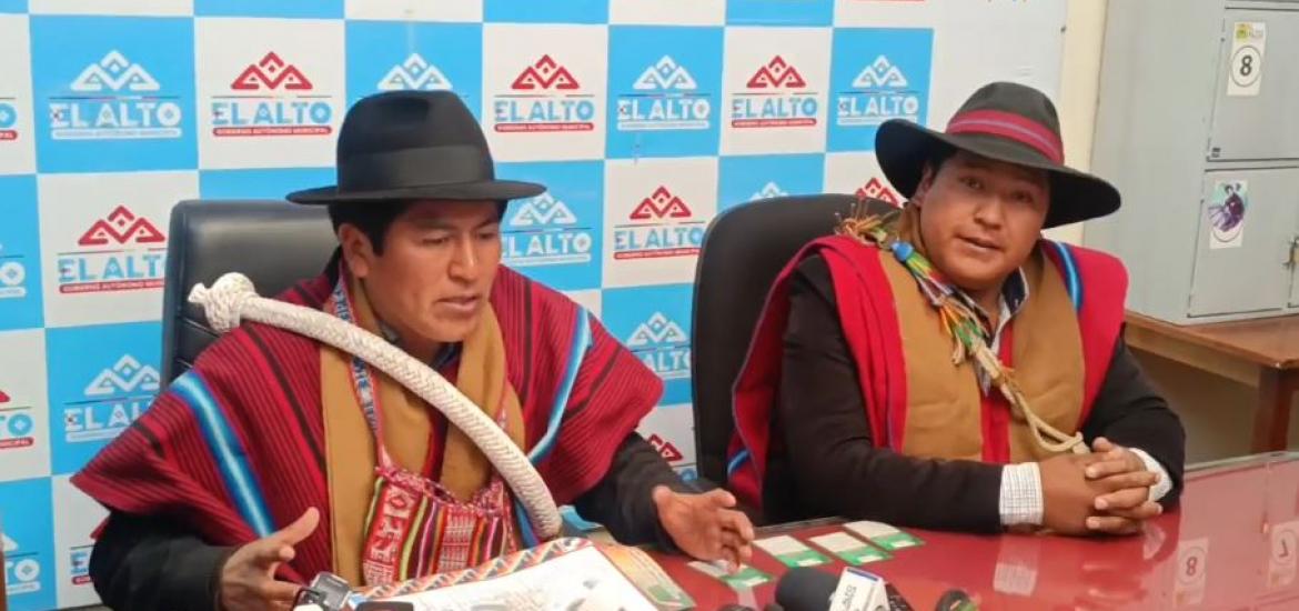 Ejecutivo de la Tupak Catari (izq.) y ejecutivo de los Ponchos Rojos (der.)Foto: Captura de video. 