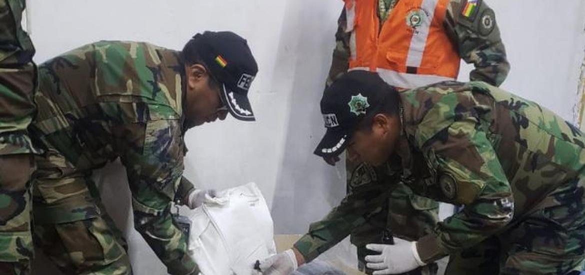 Operativo en el aeropuerto inernacional de El Alto. Foto: Ministerio de Gobierno. 