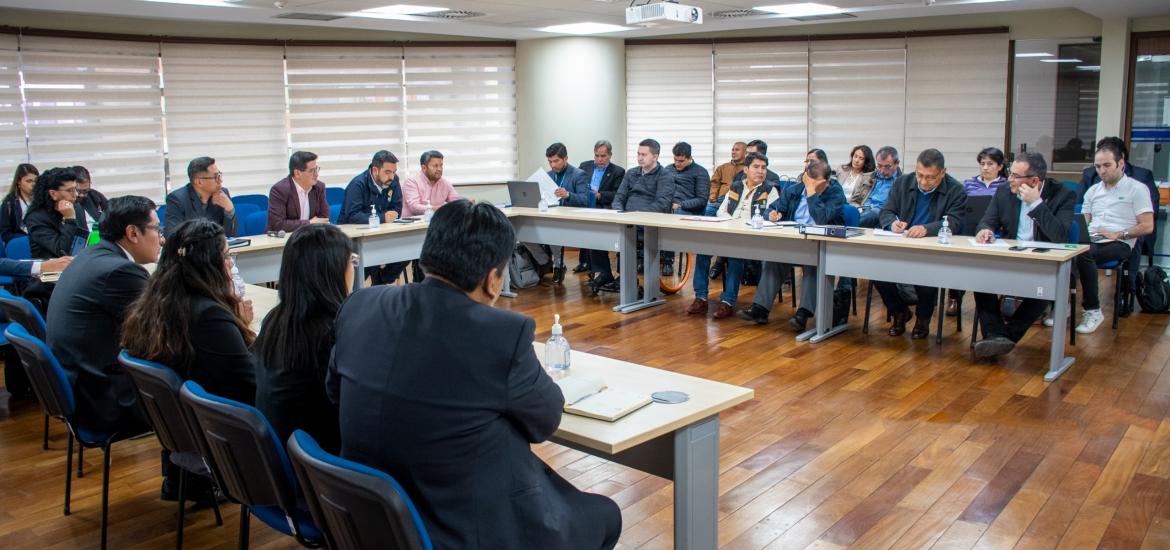 Reunión de gobernadores y ministro de Economía, Marcelo Montenegro. Foto: Ministerio de Economía.