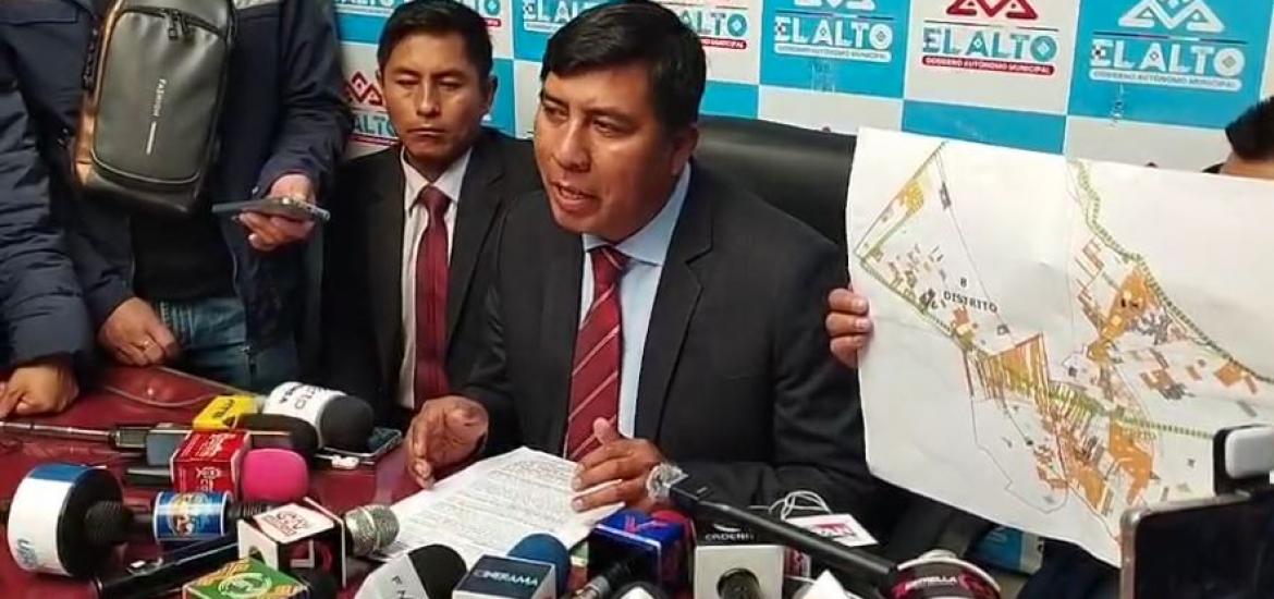 Asesor jurídico de la Alcaldía, Isaac Mauricio. Foto: Captura de video. 