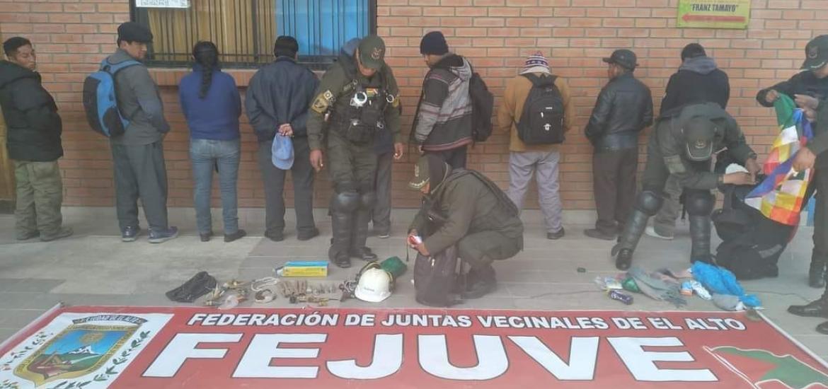 Aprehendidos en la carretera La Paz-Oruro: Foto: RAN 