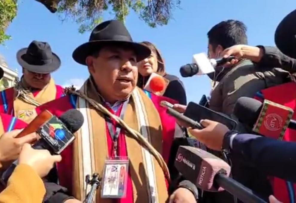 Ovidio Mamani, ejecutivo de los Ponchos Rojos de la provincia Omasuyos arcista. Foto: Captura de video. 