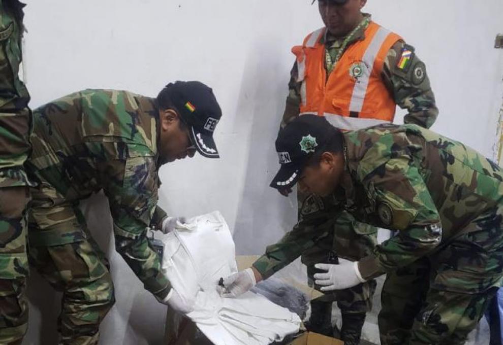 Operativo en el aeropuerto inernacional de El Alto. Foto: Ministerio de Gobierno. 