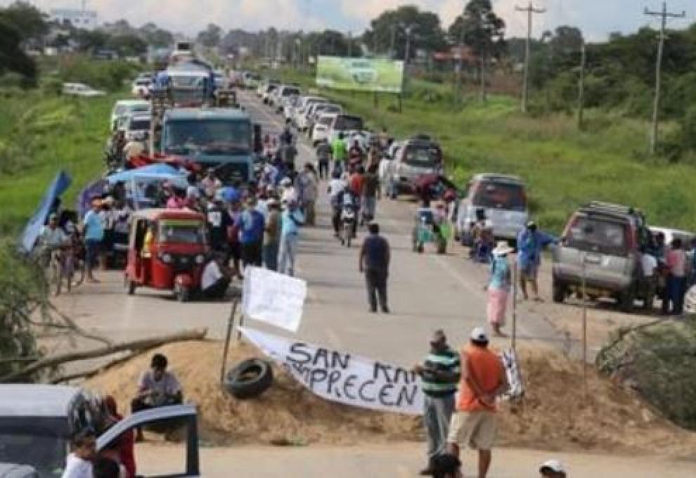 Bloqueo en San Julián en Santa Cruz. Foto: La Razón.