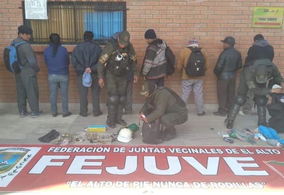 Aprehendidos en la carretera La Paz-Oruro: Foto: RAN 