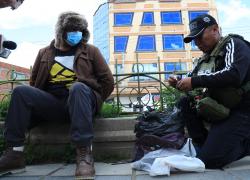 Policía aprehende a un sospechoso de microtráfico. Foto: APG 